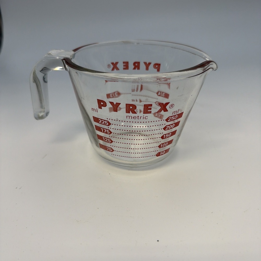 Vintage PYREX Measuring Cup 1 Cup  508 Red Lettering J-Handle USA